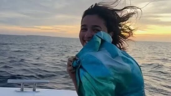 “Alia Bhatt’s New Year Getaway: A Visual Delight of Moods and Moments”