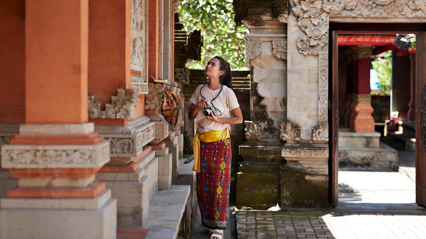 Bali Unveiled: Navigating Charms, Attire, and Safety in Asia's 