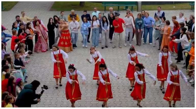 Russian Embassy’s Vibrant ‘Gadar’ Dance Celebrates India’s 75th Republic Day in Unique Diplomatic Style