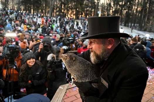 “Punxsutawney Phil’s 2024 Prediction: Shadows, Surprises, and Syracuse’s Unusual Winter Weather”