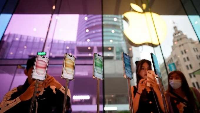 Apple’s Q4 Report: iPhone Strength Amidst Concerns Over China Business