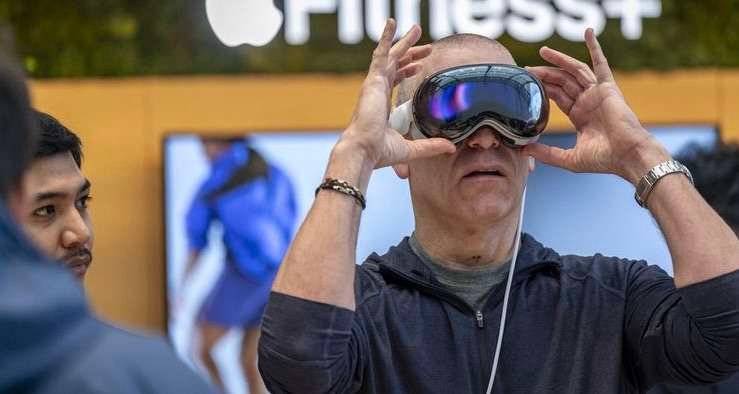 “Apple Vision Pro: Unveiling the Future of AR – A Deep Dive into Features, Pricing, and Market Impact”