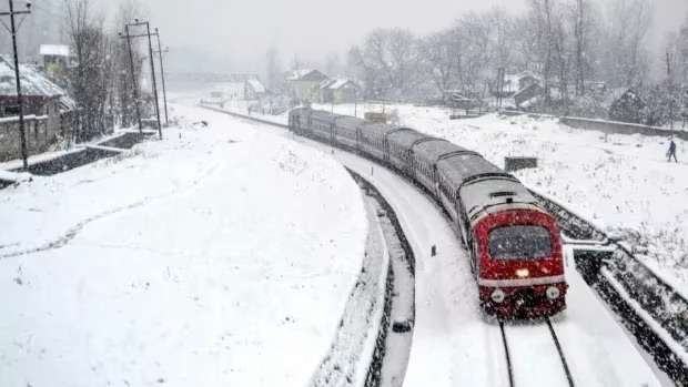 “Winter Wonders: Indian Railways’ Baramulla-Banihal Journey Through a Snow-Kissed Wonderland”