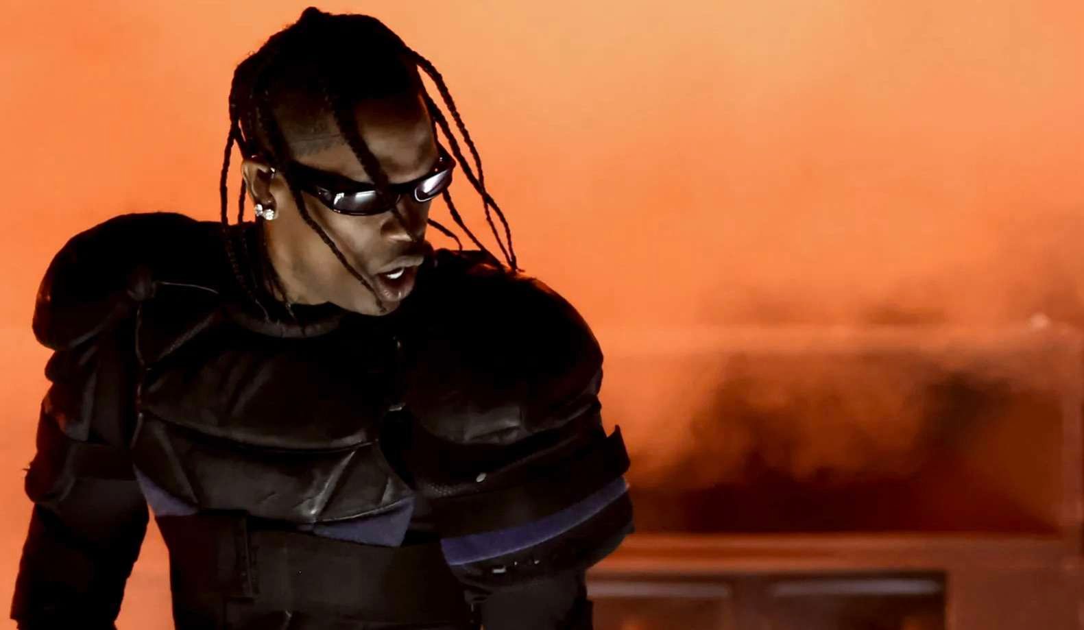 “Travis Scott Ignites Grammy Stage with Explosive ‘Utopia’ Performance Amidst Best Rap Album Contention”