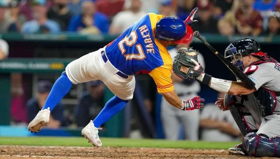 “José Altuve, Houston Astros’ Little Giant, Secures $125 Million Contract Extension”