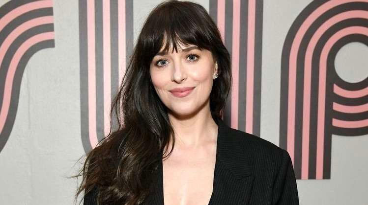 “Dakota Johnson: Embracing Self-Deprecating Humor and Authenticity in Hollywood”