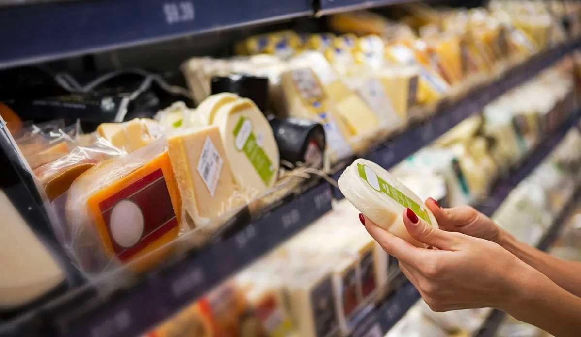 “California Cheese Company Identified as Source of Decade-Long Listeria Outbreak: Insights from Food Safety Expert”