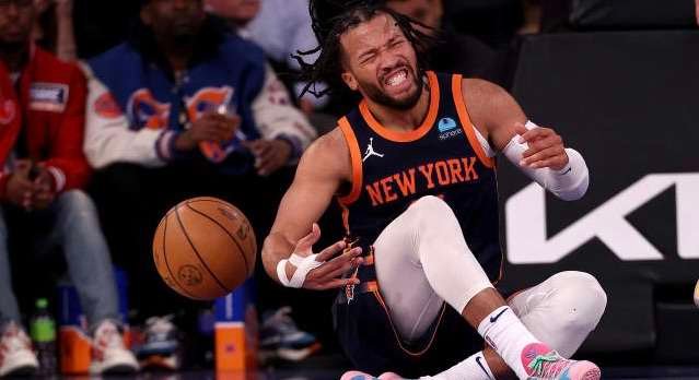 “Knicks’ Jalen Brunson Suffers Ankle Injury: Team Faces Setback in Clash Against Grizzlies”