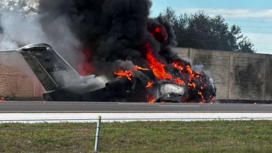 “Fatal Plane Crash on I-75 in Naples: Tragedy Strikes as Investigation Unfolds”
