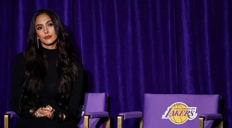“Vanessa Bryant Unveils Emotional Kobe Bryant Statue in Lakers Arena Ceremony”