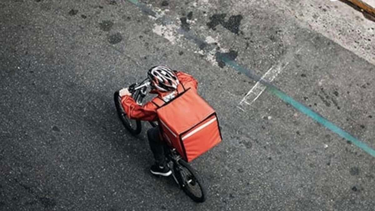 Controversy Erupts Over Zomato Delivery Agent’s Tip Request for Late-Night Delivery