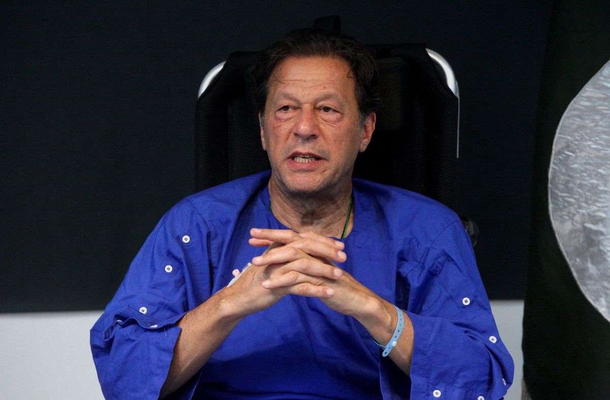 Former Pakistan's Prime Minister Imran Khan addresses a news conference after he was wounded following a shooting incident during a long march in Wazirabad, at the Shaukat Khanum Memorial Cancer Hospital & Research Centre in Lahore, Pakistan November 4, 2022. REUTERS/Mohsin Raza
