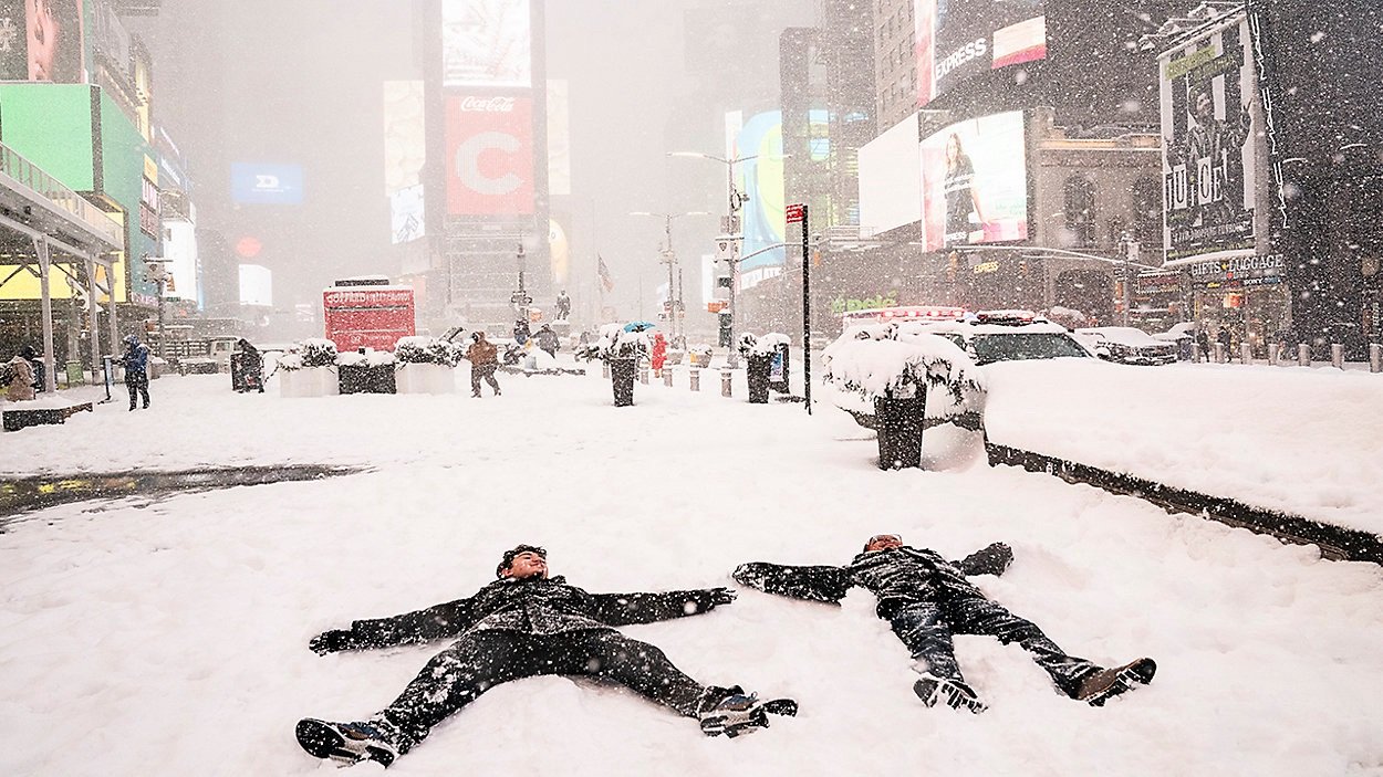 “Bracing for the Blizzard: Winter Storm Set to Blanket NYC Boroughs”