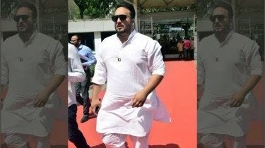 Unraveling Political Dynamics: The Siddique Family and Congress Exodus