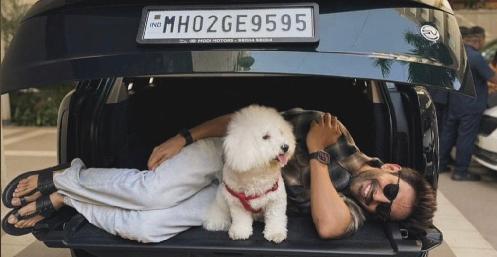 Kartik Aaryan Adds Another Jewel to His Car Collection with Range Rover SV