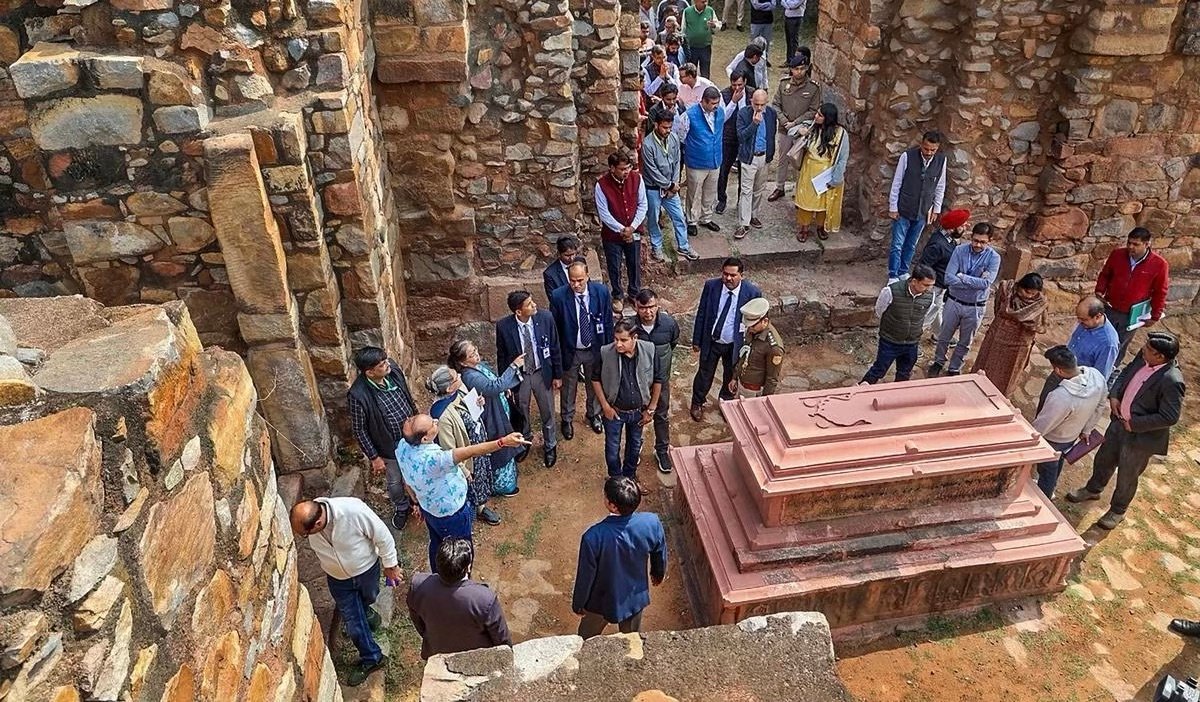 Exploring the Magnificent Mehrauli Archaeological Park: A Journey Through History