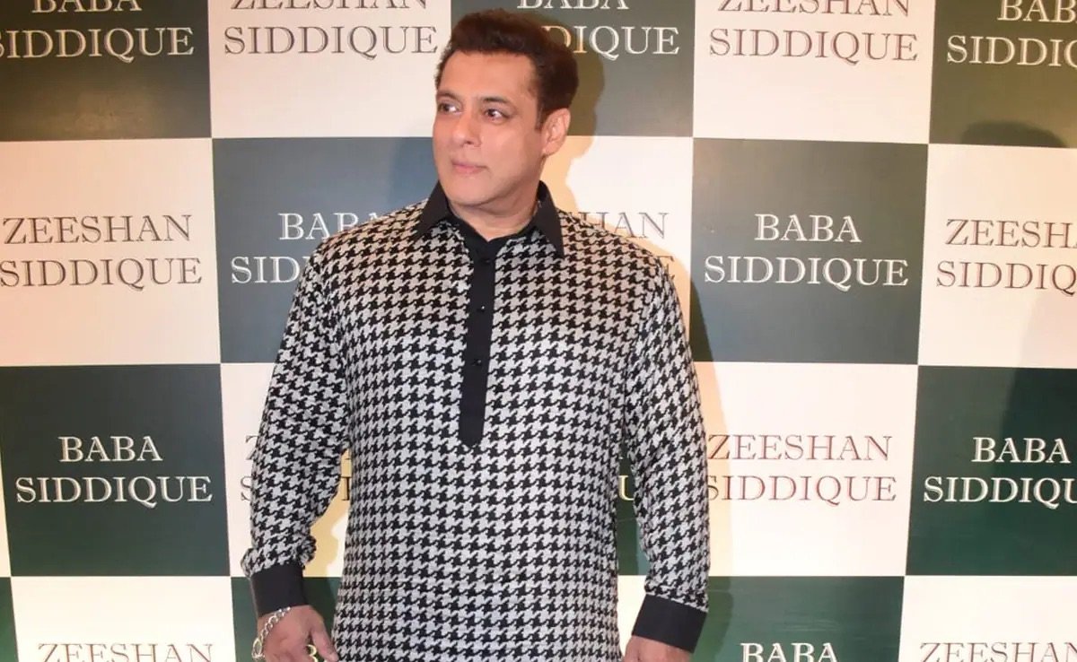 Salman Khan Steals the Show at Baba Siddique’s Star-Studded Iftaar Party