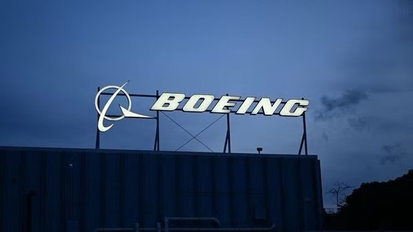 Boeing CEO Dave Calhoun to Depart Amidst Escalating Challenges