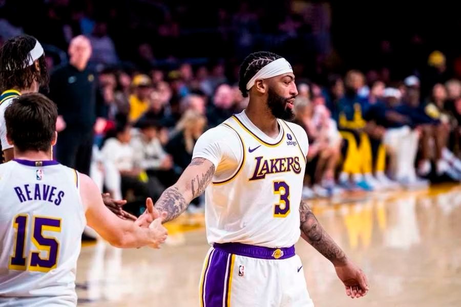 Lakers’ Offensive Explosion Propels Them to Third Consecutive Win