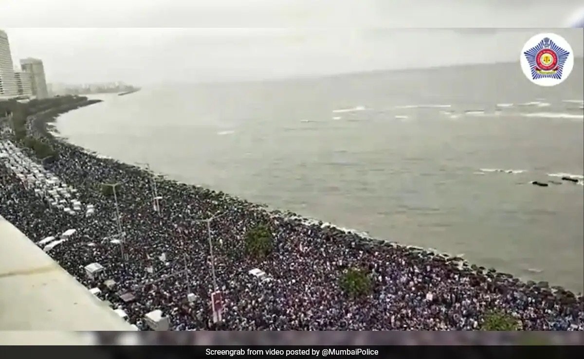 Marine Drive Overflows with Excitement: Fans Welcome Team India’s T20 World Cup Champions