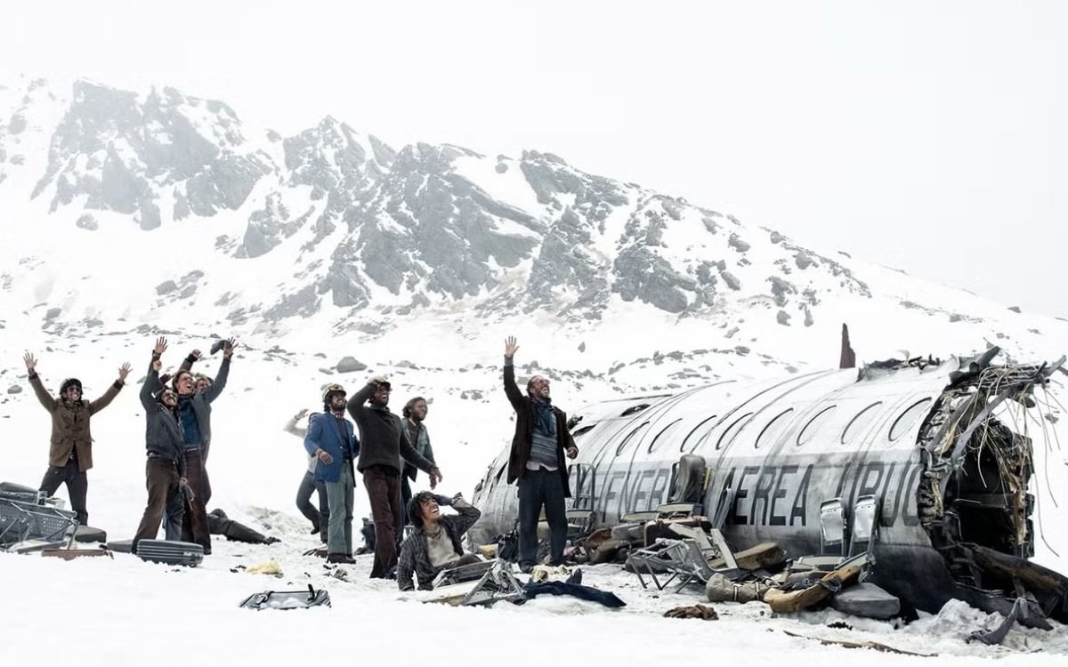 Navigating Survival: Unveiling the Dramatic Tale of “Society of the Snow” in the Andes Crash of ’72