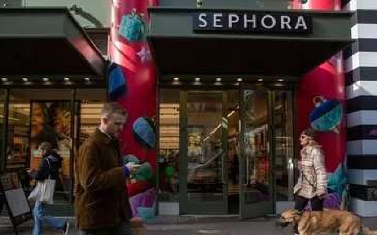 Sephora Chaos: 10-Year-Old Trend Sparks Concern Among Skincare Experts