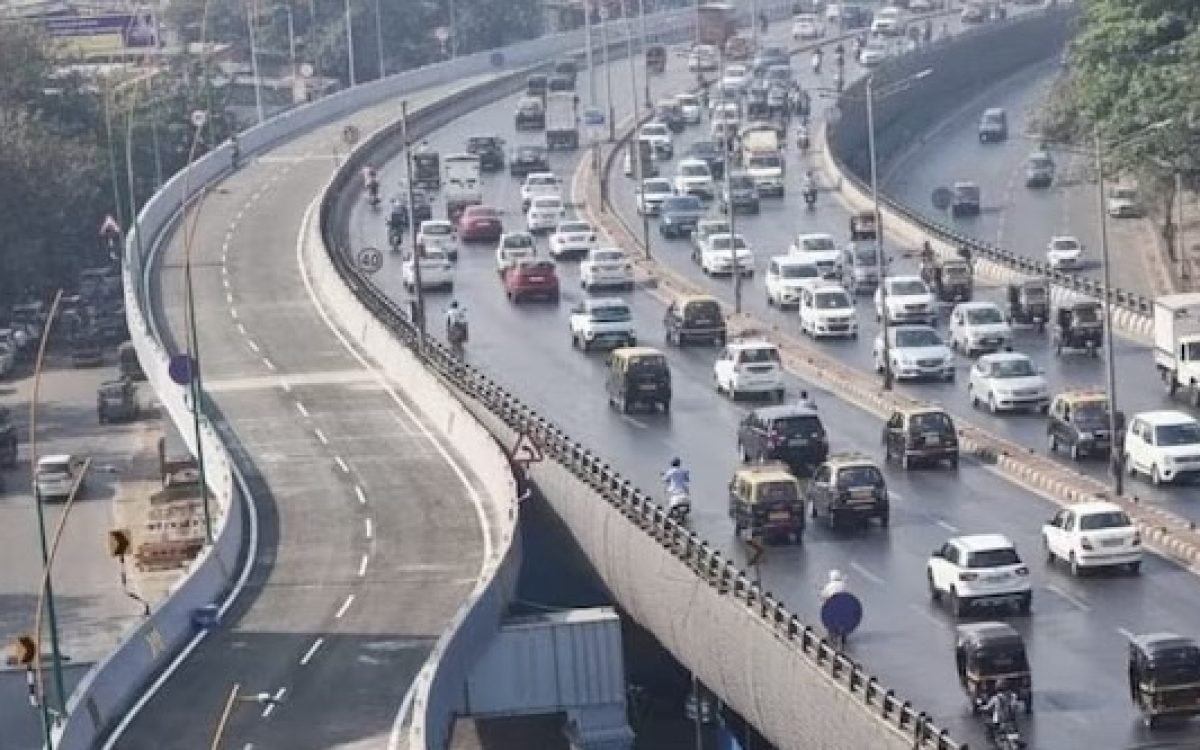 Enhancing Traffic Flow: The New Flyover at Vile Parle on the Western Express Highway